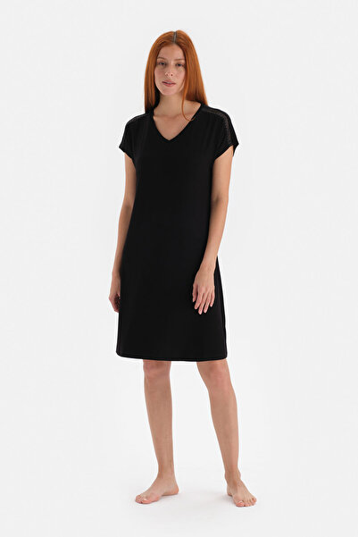 Dagi Μαύρο νυχτικό από βισκόζη με κοντό μανίκι και λεπτομέρεια από δαντέλα