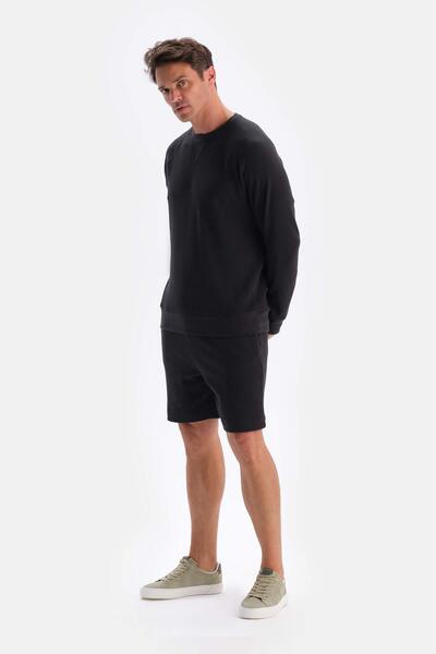 Dagi Black Pocketed Lace-Up Waffle Shorts