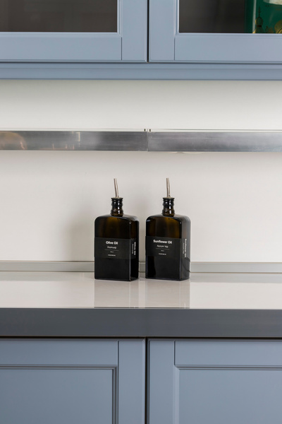 color house 2-Piece 750 ml Oil Pot Sauce Bowl Vinegar Bottle Olive Oil Bottle Sippy-Free Lid Black Dark Glass-Black Label