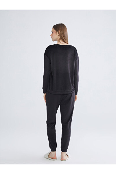 LC Waikiki Sparkling Choices from Shining Store | Crew Neck Embroidered Velvet Women's Pajama Set