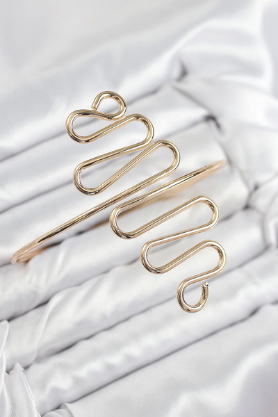 Nacario Mey imports ®   Gold color women's bicep bracelet with rice crimp model