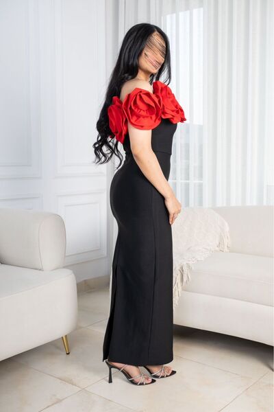 SELSAL Long evening dress decorated with prominent roses