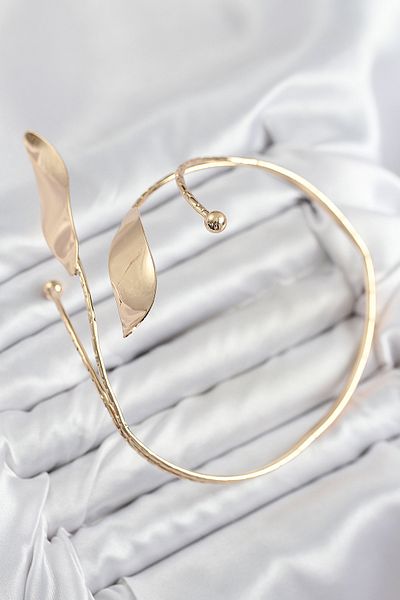 Clariss Brass Leaf Model Gold Color Women's Pazu Bracelet
