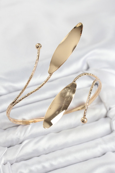 Clariss Brass Leaf Model Gold Color Women's Pazu Bracelet