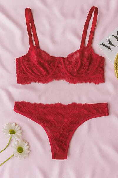 hepimiz alalım Set de lenjerie intimă cu bralet și chiloți din dantelă roșie