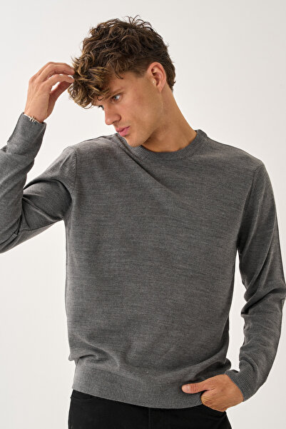 Redline Valmont Standard Fit Crew Neck Sweater