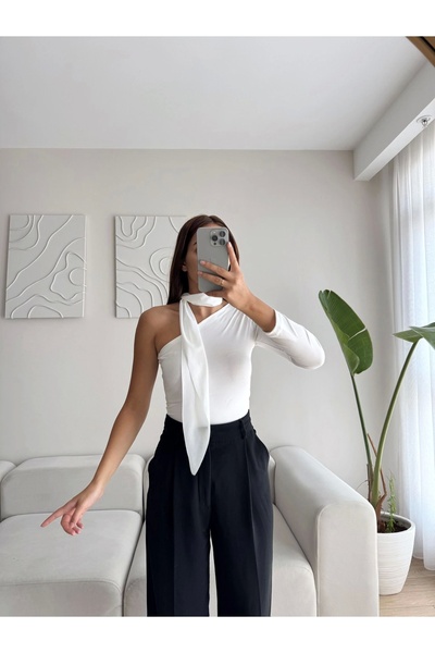 Zoom Butik Single shoulder scarf blouse - white