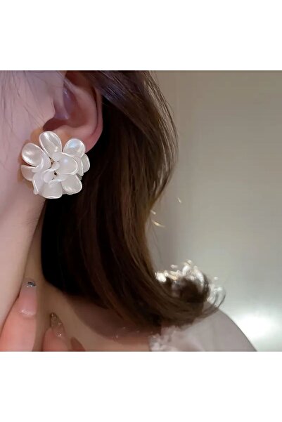 Minnoş Dükkan Three-Dimensional Flower Earrings