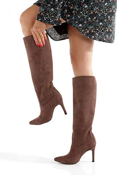 PİMORA '' ROSA '' Barna velúr hegyes orrú, 9 cm-es vékony sarkú csizma, új szezon