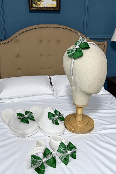 SavBrand مجموعة شباشب الأمومة ذات التاج والجوارب ذات الفراء على شكل فيونكة (م...