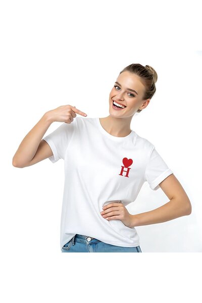 Free Tarz تي شيرت أبيض مطبوع عليه حرف H على شكل قلب