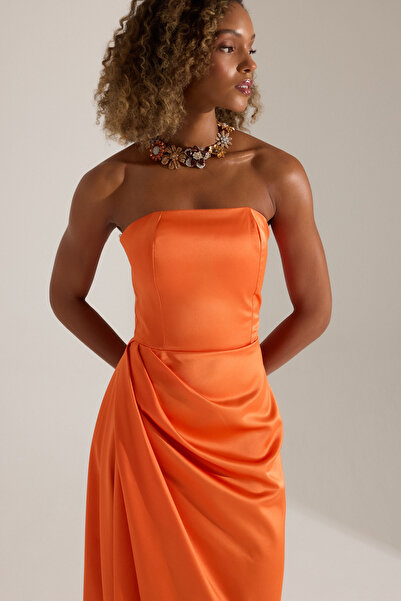BETTY & SAM MORIE ORANGE STRAPLEZ GECE ELBİSESİ