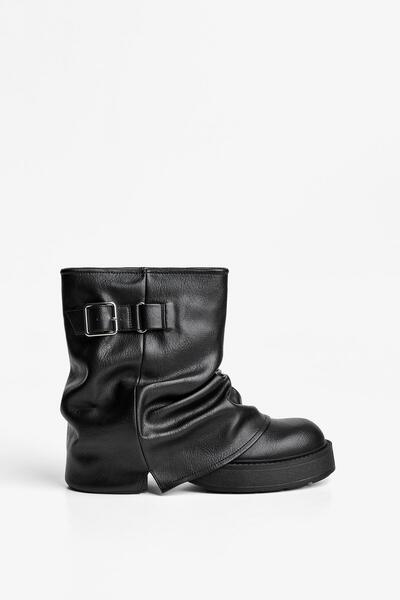 Bershka Flat ankle boots with buckle