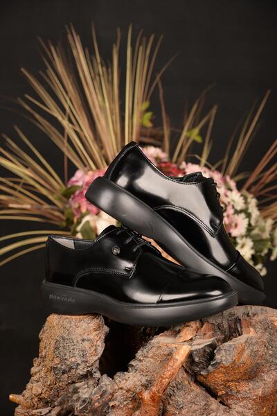Pierre Cardin Groom's Suit and Suit Black Shoes Bring Elegance and Comfort Together with Innovative Style