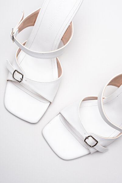 Ayakkabı Ateşi Γυναικείες παντόφλες με διπλό λουράκι με αγκράφα Rona White Skin