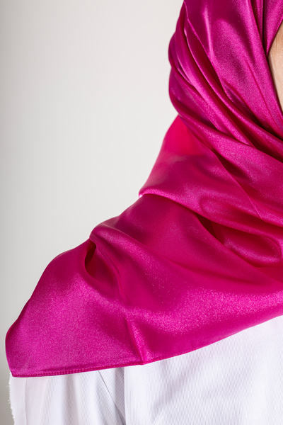 Akel Plain Crystal Fabric Scarf - Non-Slip, Stylish, Tok Standing |   Daily & Evening Dress Compatible