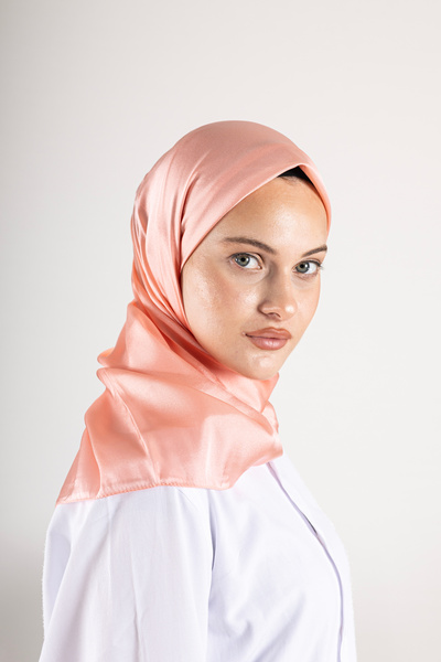 Akel Plain Crystal Fabric Scarf - Non-Slip, Stylish, Tok Standing |   Daily & Evening Dress Compatible