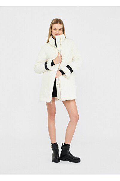Liu Jo Kadın Normal Kalıp Dik Yaka Parlak Düğme Detaylı Uzun Ekru Mont TF5047E0912-10103