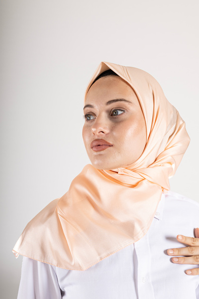 Akel Plain Crystal Fabric Scarf - Non-Slip, Stylish, Tok Standing |   Daily & Evening Dress Compatible