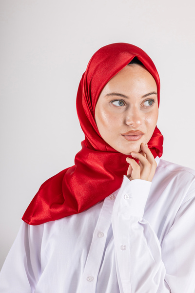 Akel Plain Crystal Fabric Scarf - Non-Slip, Stylish, Tok Standing |   Daily & Evening Dress Compatible