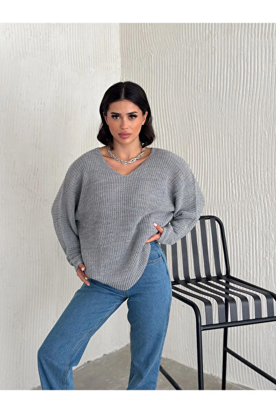 Reein سترة تريكو كبيرة الحجم محبوكة برقبة على شكل حرف V