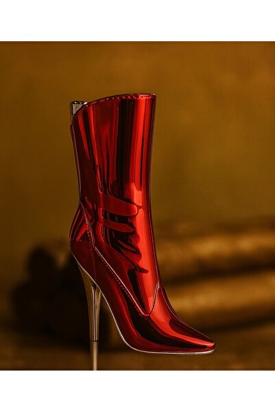 Hunter Kırmızı Topuklu Bot Tasarımlı Çakmak – Dekoratif & Şık Tasarım