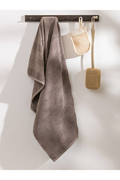 LC Waikiki Безчасові пропозиції від Timeless Store | Рушник для ванної кімнати з вишивкою 70x140 см