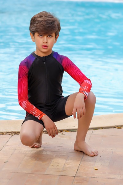 La Mer Boys' swimsuit with a sporty design that covers the body and provides protection and flexibility during movement.