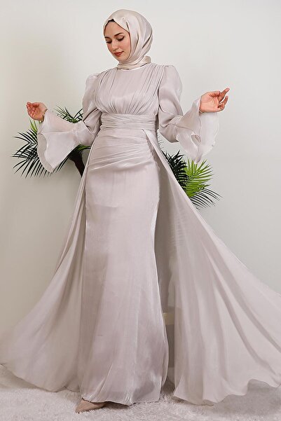 GİYZAMİLA Φόρεμα Yoryo με λαβή και βολάν σε μπεζ χρώμα