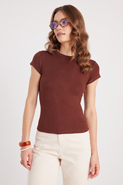 Tudors Γυναικείο μπλουζάκι με κανονική εφαρμογή, κλασική κοπή, λαιμόκοψη ποδηλάτου, ύφασμα βισκόζης, εξαιρετικά απαλό καφέ