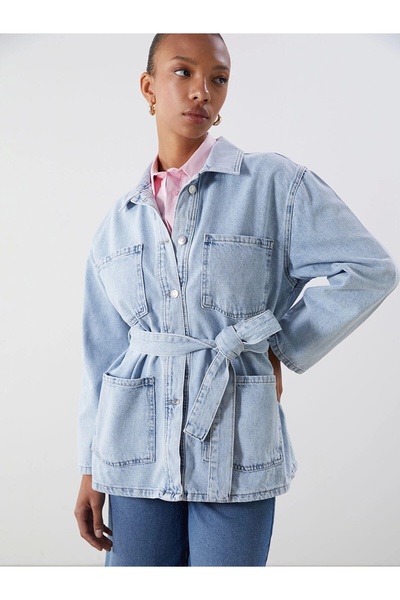 LC Waikiki سترة جينز نسائية ذات ياقة قميص كلاسيكية من LCWAIKIKI