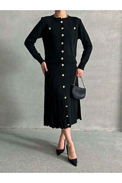 URİS طقم تريكو مكون من قطعتين مع تنورة ميدي وسترة مزينة بأزرار سوداء للنساء S/m