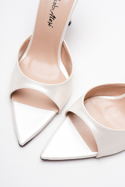 Ayakkabı Ateşi Γυναικείες παντόφλες με μυτερή μύτη και λεπτό τακούνι Sona Cilt