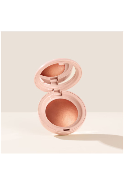 Sephora Beauty Rarebeauty Positive Light Silky Touch Illuminating Highlighter Mesmerize