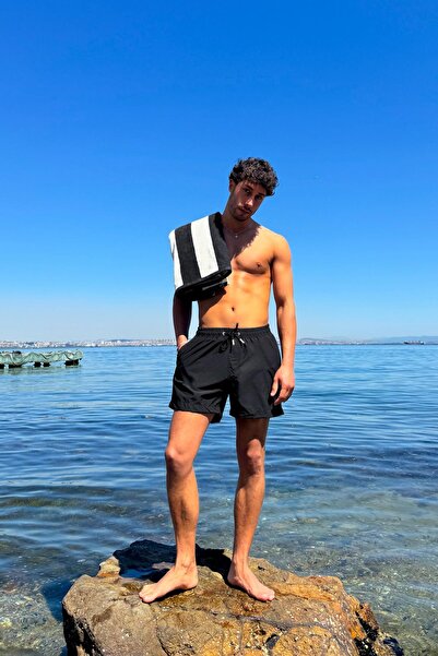 Flaw Wear Μαύρο σορτς με λεπτομέρεια στην πίσω τσέπη