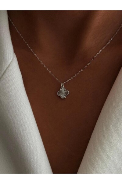 Jerie Tırtıklı Plaka Yonca Figür Kolye