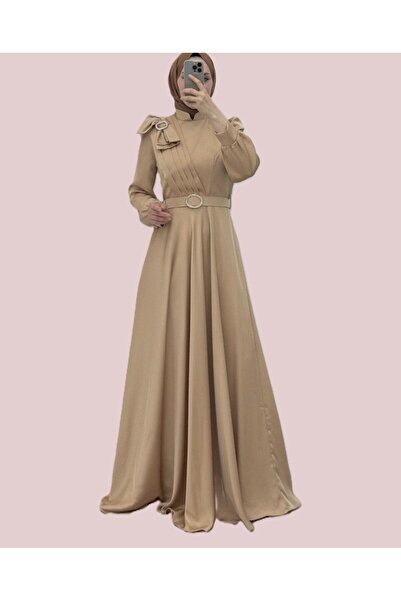 NAYBER FASHİON KADIN ŞIK TASARIM FİYONKLU TAŞLI KEMERLİ BROŞ DETAYLI SATEN ELBİSE