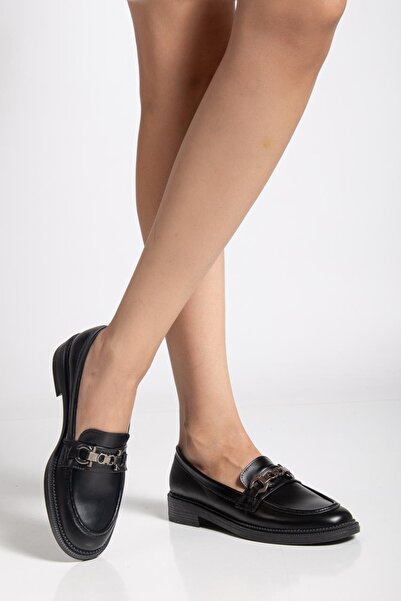 derim shoes حذاء لوفر نسائي بتفاصيل سلسلة سوداء - جلد صناعي، تصميم مريح وأنيق