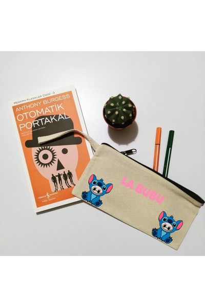 lovver ΤΣΑΝΤΑ ΣΤΥΛΟΘΗΚΗΣ ΑΠΟ ΨΑΛΙΔΙΝΗ ΥΦΑΣΜΑΤΑ ΜΕ ΣΧΕΔΙΑΣΜΟ LABUBU