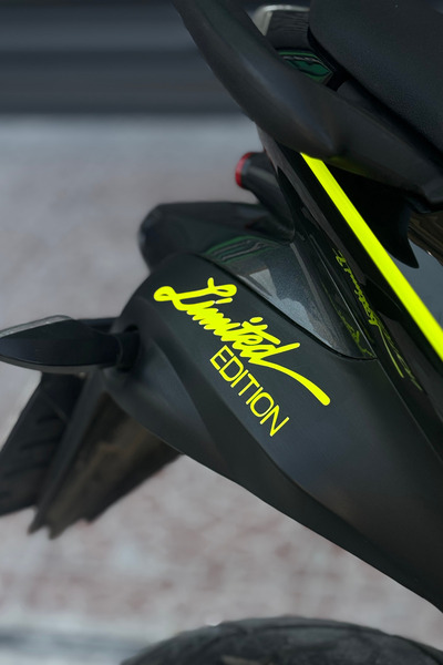 Banxtre Neon Yellow Limited Edition Sticker Label for Motor-Araba-Kask (15cm)