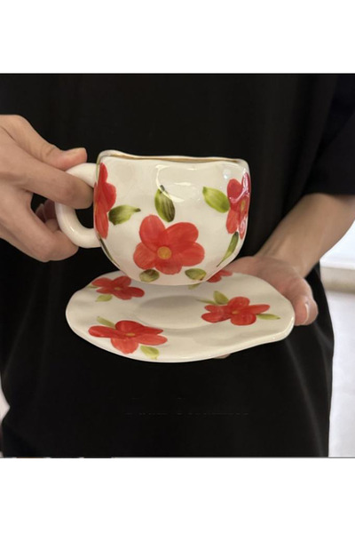 VALUE Ceramic coffee cup and saucer decorated with red flowers