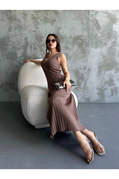 Lusin Дамска кафява дълга плетена рокля с V-образно деколте и без ръкави