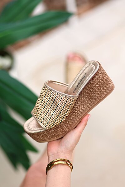 Madam Tarz Viola Wedge Sole Straw Slippers