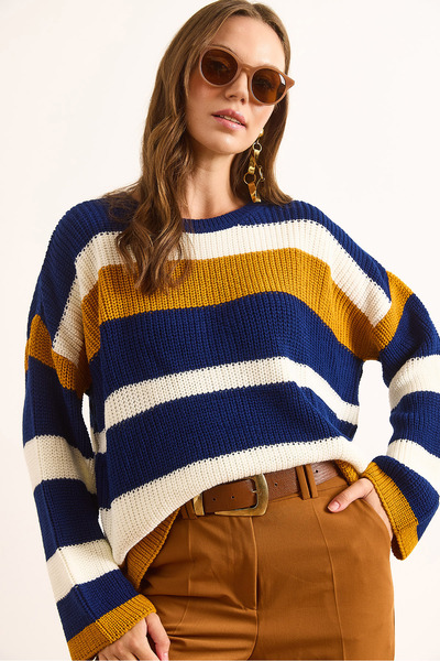 Olalook Women's Navy Blue Crew Neck Thessaloniki Knitted Striped Sweater Kzk-19000976