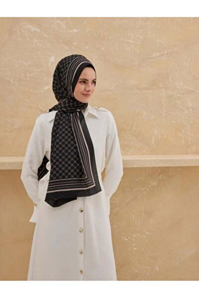 PİRAMİT شال كارديون ميدينا الحريري مونوغرام أسود من فرو المنك