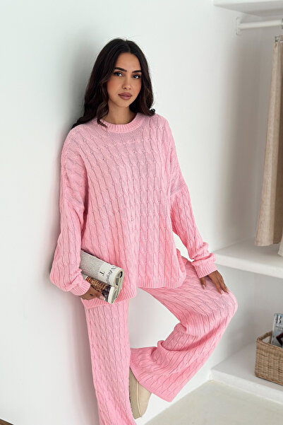 Genel Markalar Salaş Pembe Örgü Desenli Triko Takım Oversize Kazak ve Bol Paça Pantolon