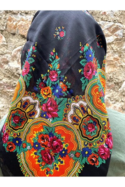 Sobe Hediyelik Mardin Yazması Siyah Zeminde Çiçek Desenli Pullu Başörtüsü – 100x100 cm