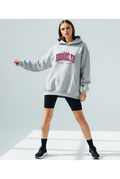 Vooya Fashion سويت شيرت بقلنسوة كبير الحجم مطبوع عليه نص بروكلين للجنسين