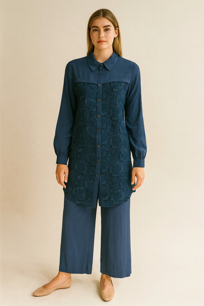 Gazella 44407 ÖNÜ DÜĞMELİ GÖĞÜSTEN AŞAĞI TÜL KUMAŞ VE ÇİÇEK İŞLEMELİ KOLU MAN...