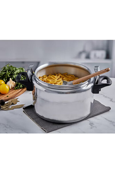 Denx Pressure Cooker Made of high quality 1.9mm thick aluminum, this 7 L ensures durability and safety.